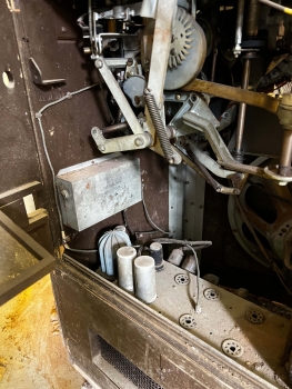 Wurlitzer 1100 Jukebox + Parts Machine