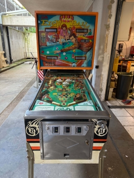 Bally Eight Ball Flipper
