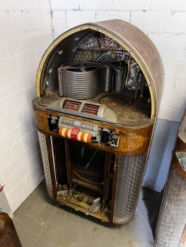 Wurlitzer 1100 Jukebox + Parts Machine