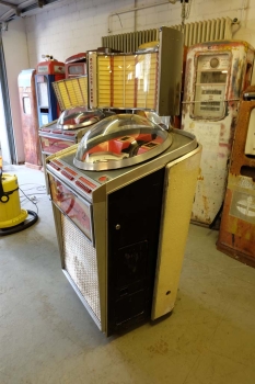 AMi Continental 2-200 Jukebox inkl. Automix 33 1/3 & 45 RPM