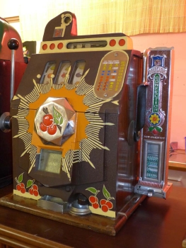 Mills Novelty Co. Bursting Cherry Slotmachine