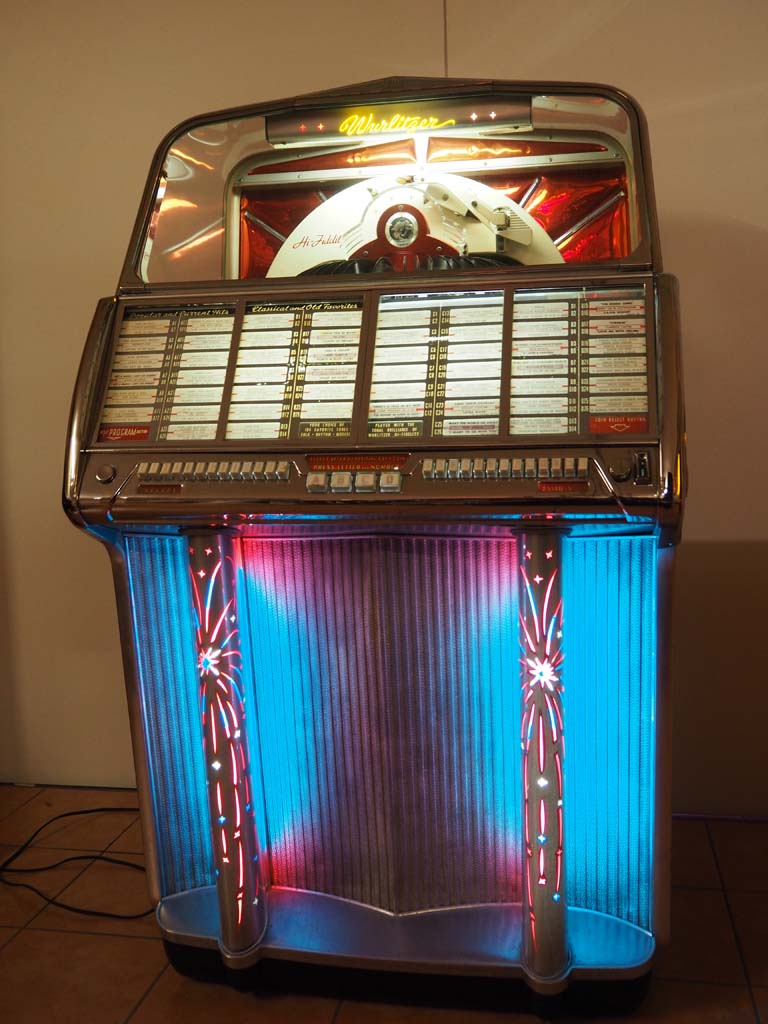 Blackforest Warehouse Online Shop - Wurlitzer 1800 Jukebox