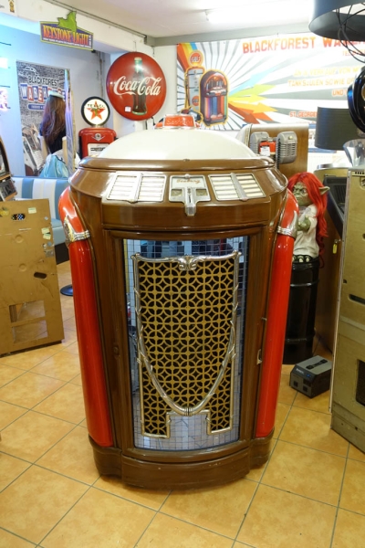 Seeburg 147 S Trashcan Jukebox - US Import