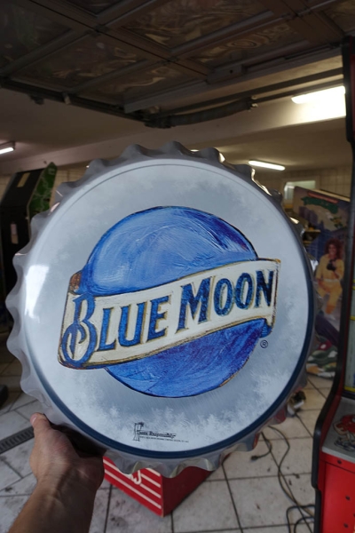 Blue Moon Bottlce Cap - US Import