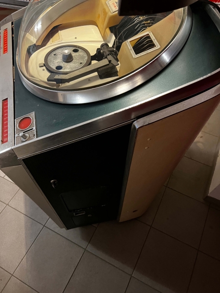 AMi Continental 2-100 Jukebox