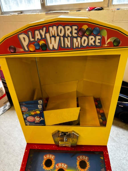 Play More Win More Kaugummi Flipper Automat