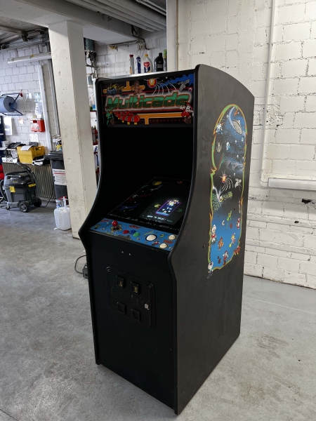 Multicade Arcade Videospielautomat mit CRT Monitor und 39in1 Jamma Platine