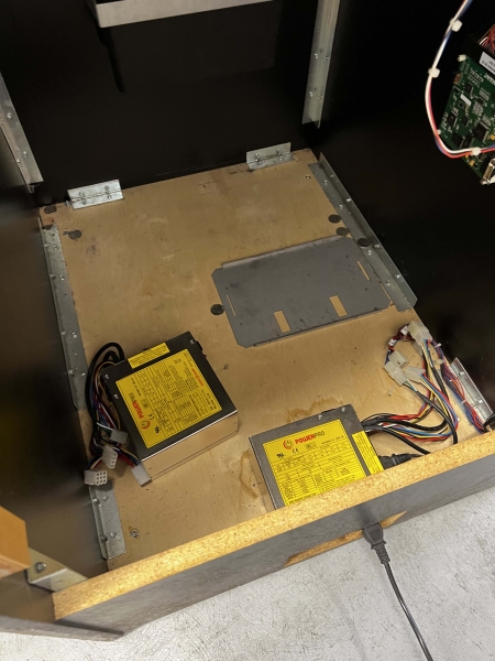 Multicade Arcade Videospielautomat mit CRT Monitor und 39in1 Jamma Platine