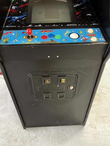 Multicade Arcade Videospielautomat mit CRT Monitor und 39in1 Jamma Platine