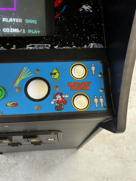 Multicade Arcade Videospielautomat mit CRT Monitor und 39in1 Jamma Platine
