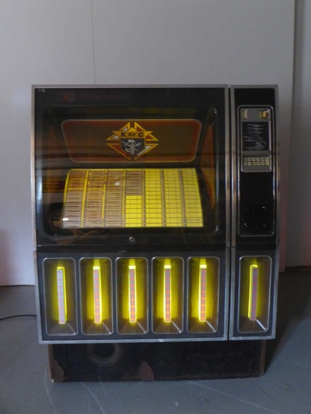 AMi R-82 Woodhue Jukebox