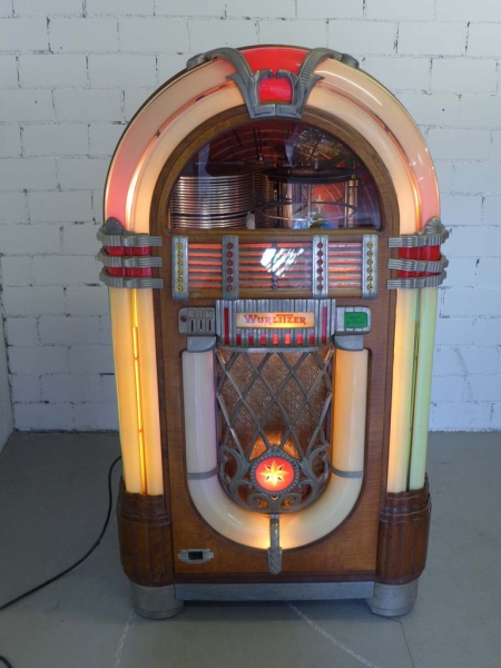Wurlitzer 1015 Jukebox
