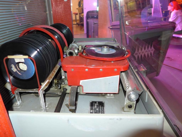 AMi F-120 Jukebox