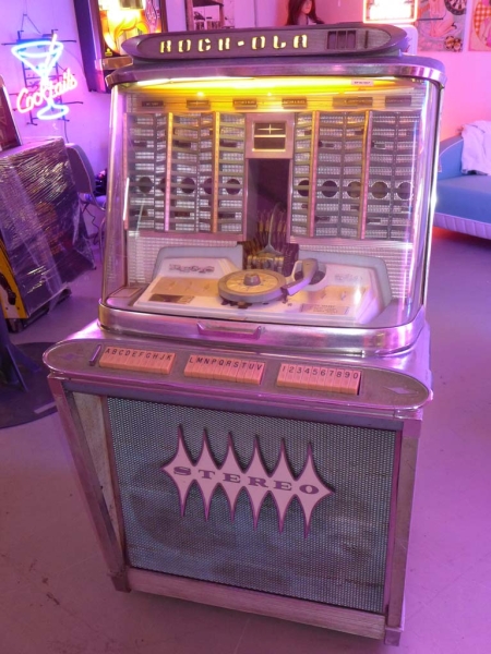 Rock-Ola 1495 Regis 200 Jukebox