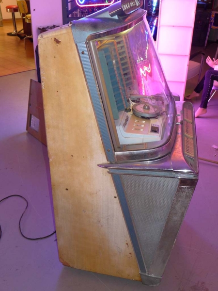 Rock-Ola 1495 Regis 200 Jukebox