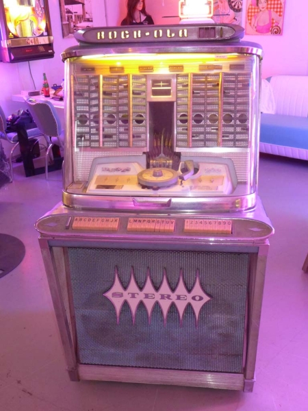 Rock-Ola 1495 Regis 200 Jukebox