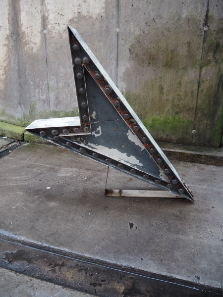 Vintage lighted double sided arrow sign from a car dealership - US Import