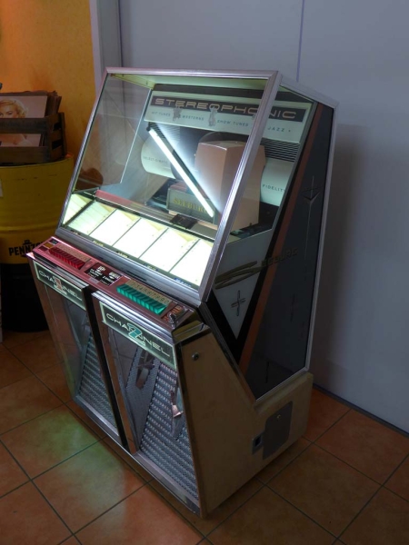 Seeburg 220 Jukebox