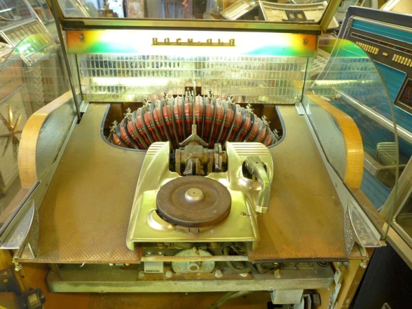 Rock-Ola 1438 Comet Fireball Jukebox
