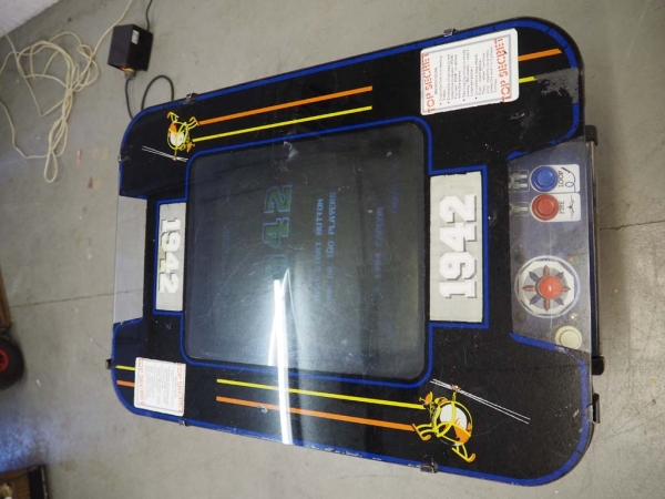 Stern 1942 Cocktail Table Arcade Videospielautomat