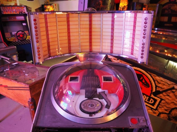 AMi Continental 2-200 Jukebox inkl. Automix 33 1/3 & 45 RPM