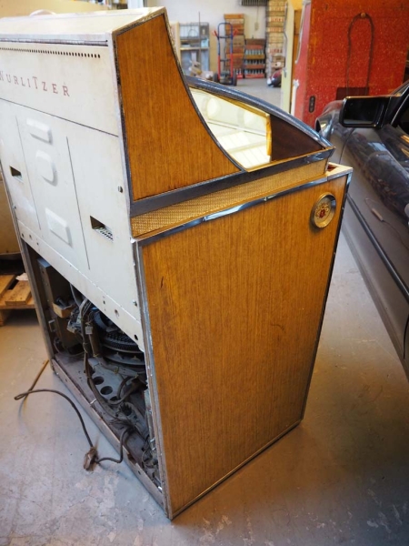 Wurlitzer 2910A Blonde Cabinet Jukebox