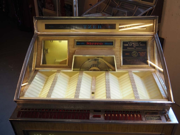 Wurlitzer 2910A Blonde Cabinet Jukebox