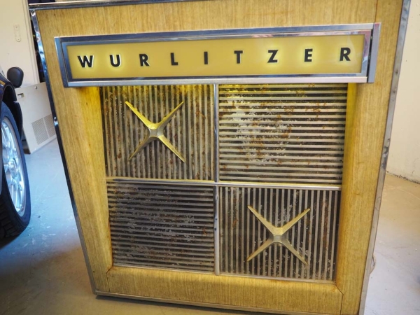 Wurlitzer 2910A Blonde Cabinet Jukebox